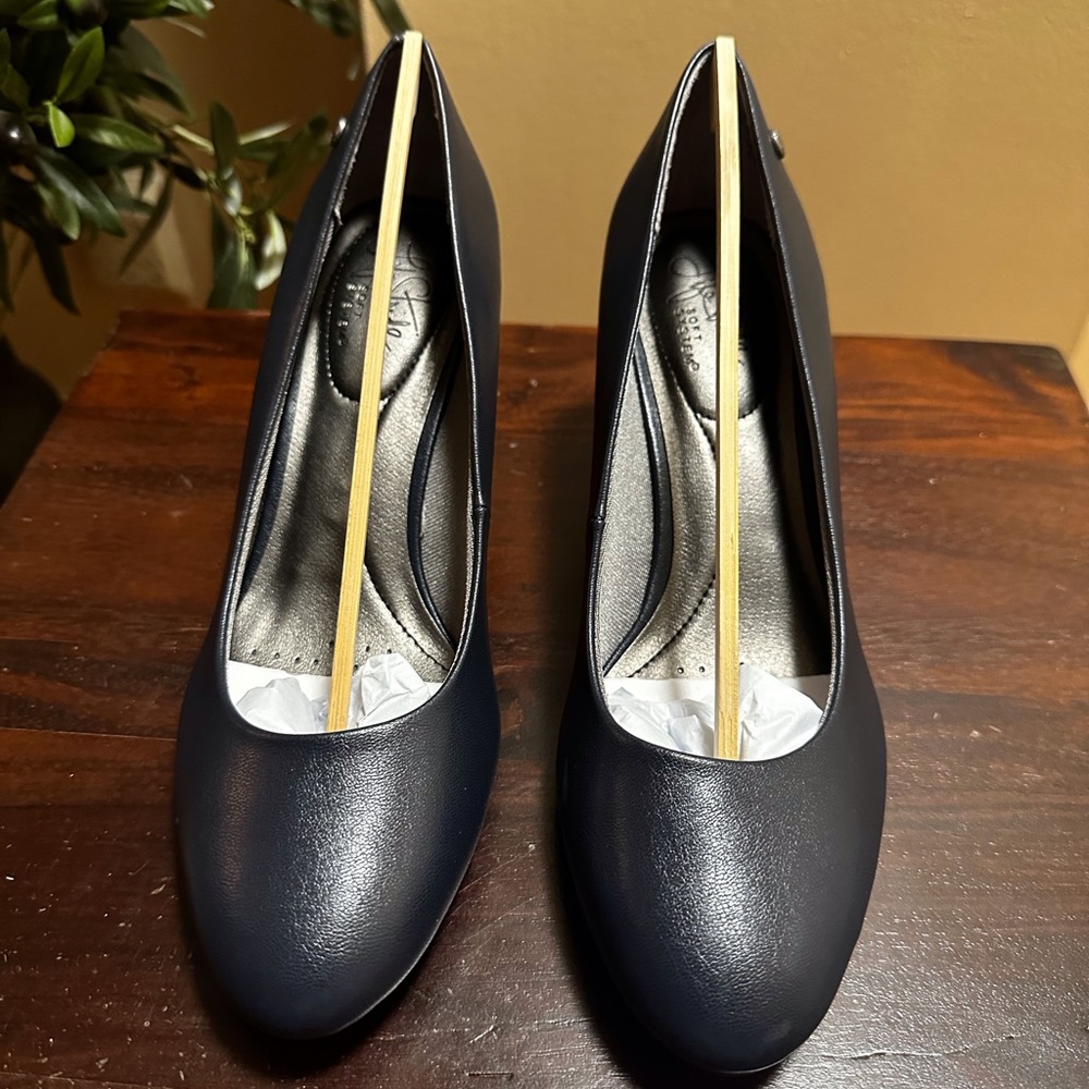 UNWORN Leather Heels